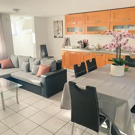 Magoria, Nel Cuore Della Citta Vecchia Di *